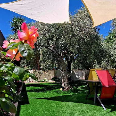 John And Tania's Garden Holiday home
